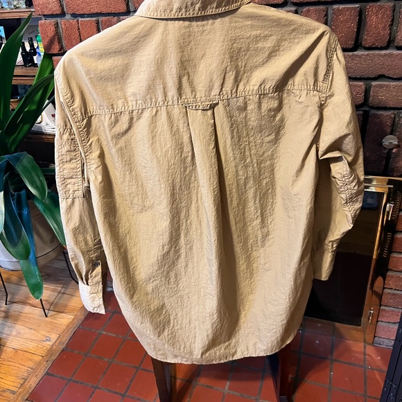 Brand new outdoor wind and water resistant Banana Republic jacket - Picture 3 of 11